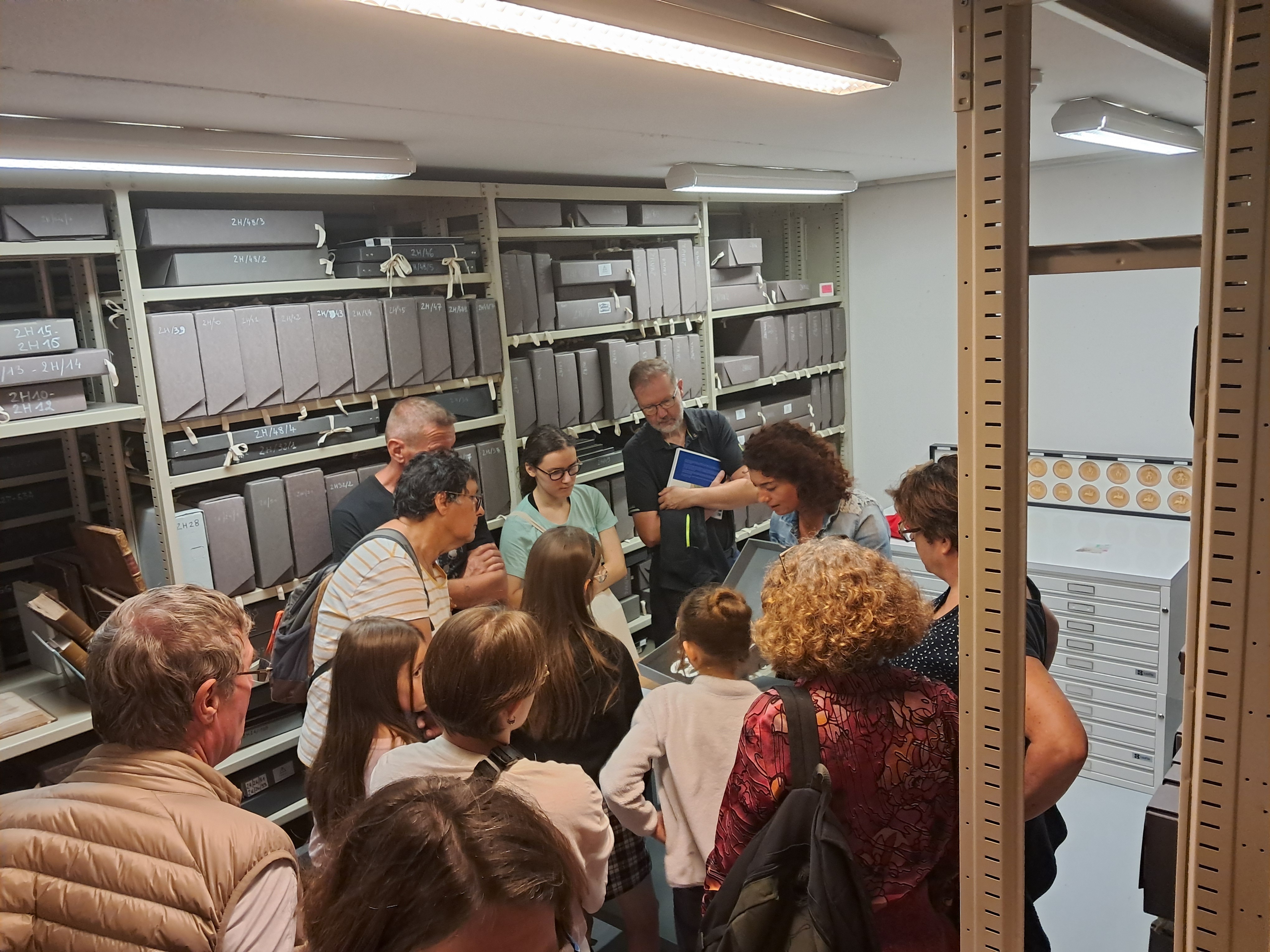 Visite des coulisses des Archives du Calvados sur le thème du cheval