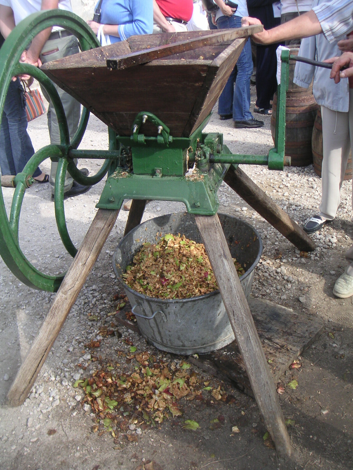Atelier fabrication traditionnelle de jus de pomme
