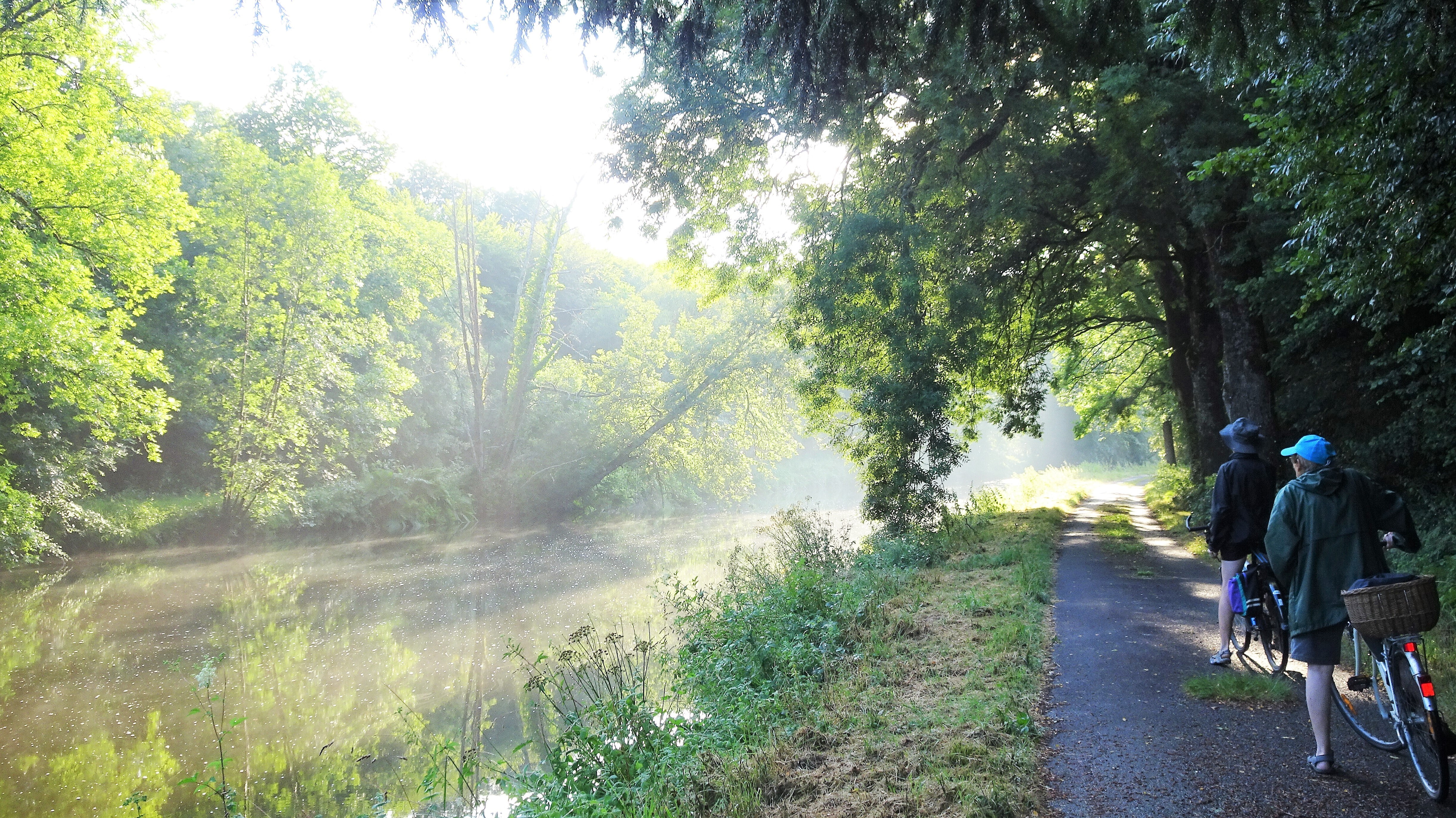 Balade à vélo sur le halage du canal de Nantes à Brest