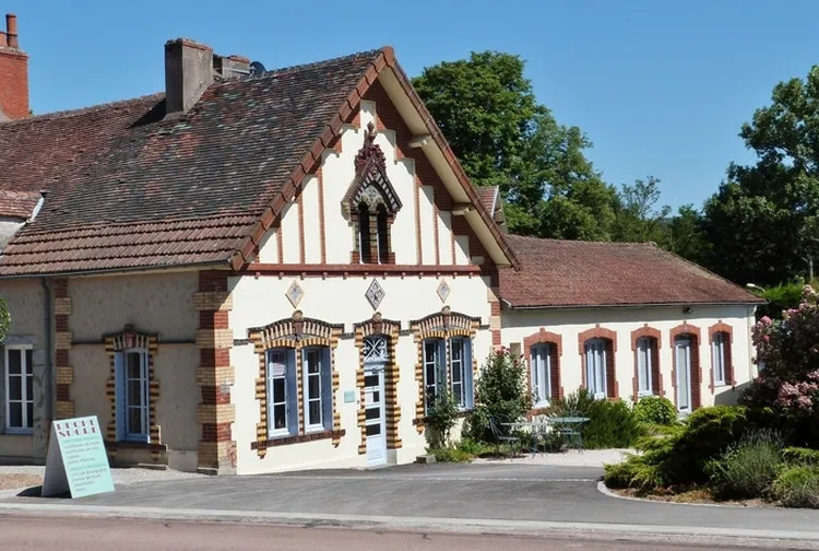 Visite des anciens bureaux de la tuilerie Perrusson