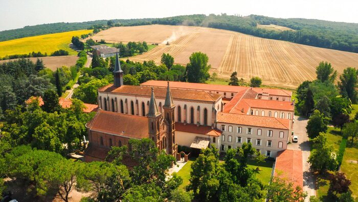 Découverte de l'abbaye Sainte-Marie-du-Désert : patrimoine remarquable