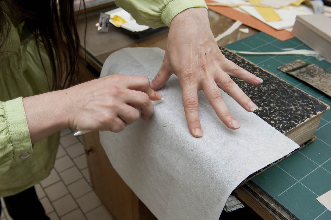 Visite de l'atelier de restauration, reliure et dorure des Archives
nationales
