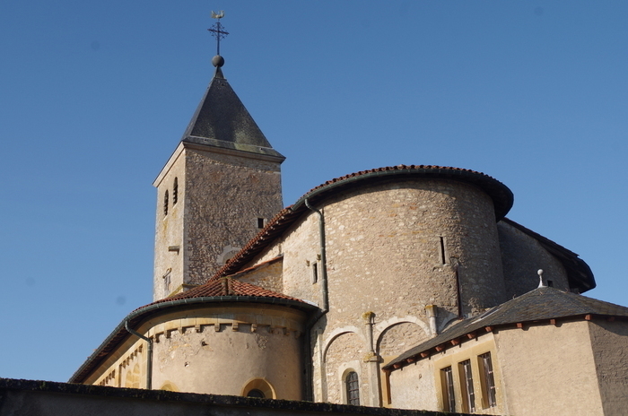 Visite guidée en continu d’une église romane fortifiée du XIIe siècle