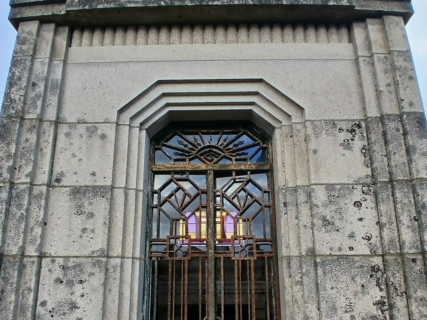 Cimetière de Louyat : Sur les traces de l'Art déco