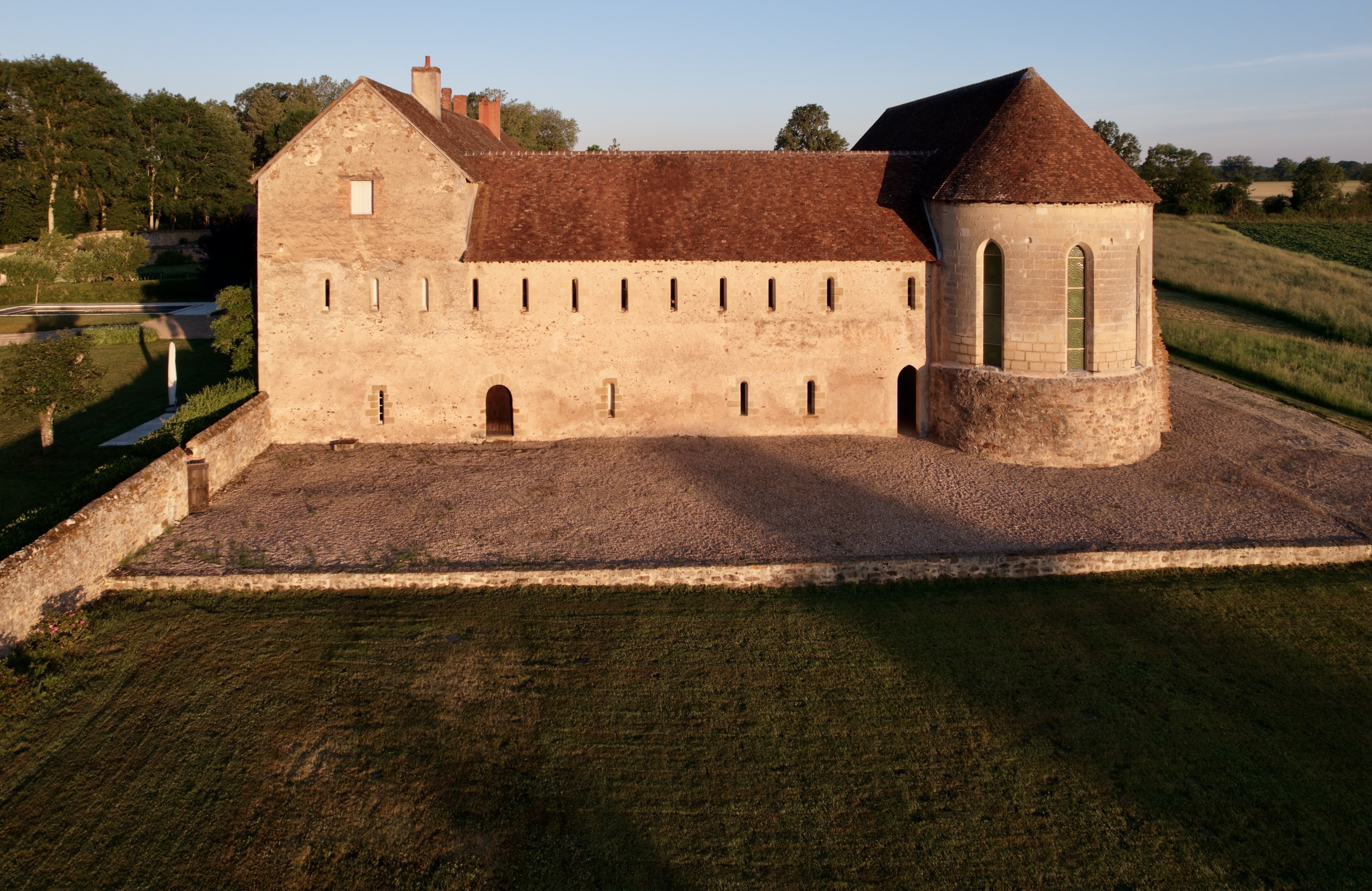 Une abbaye cachée dans une ferme !