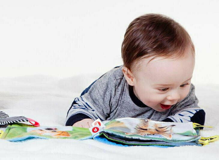 Les Bébés bouquinent