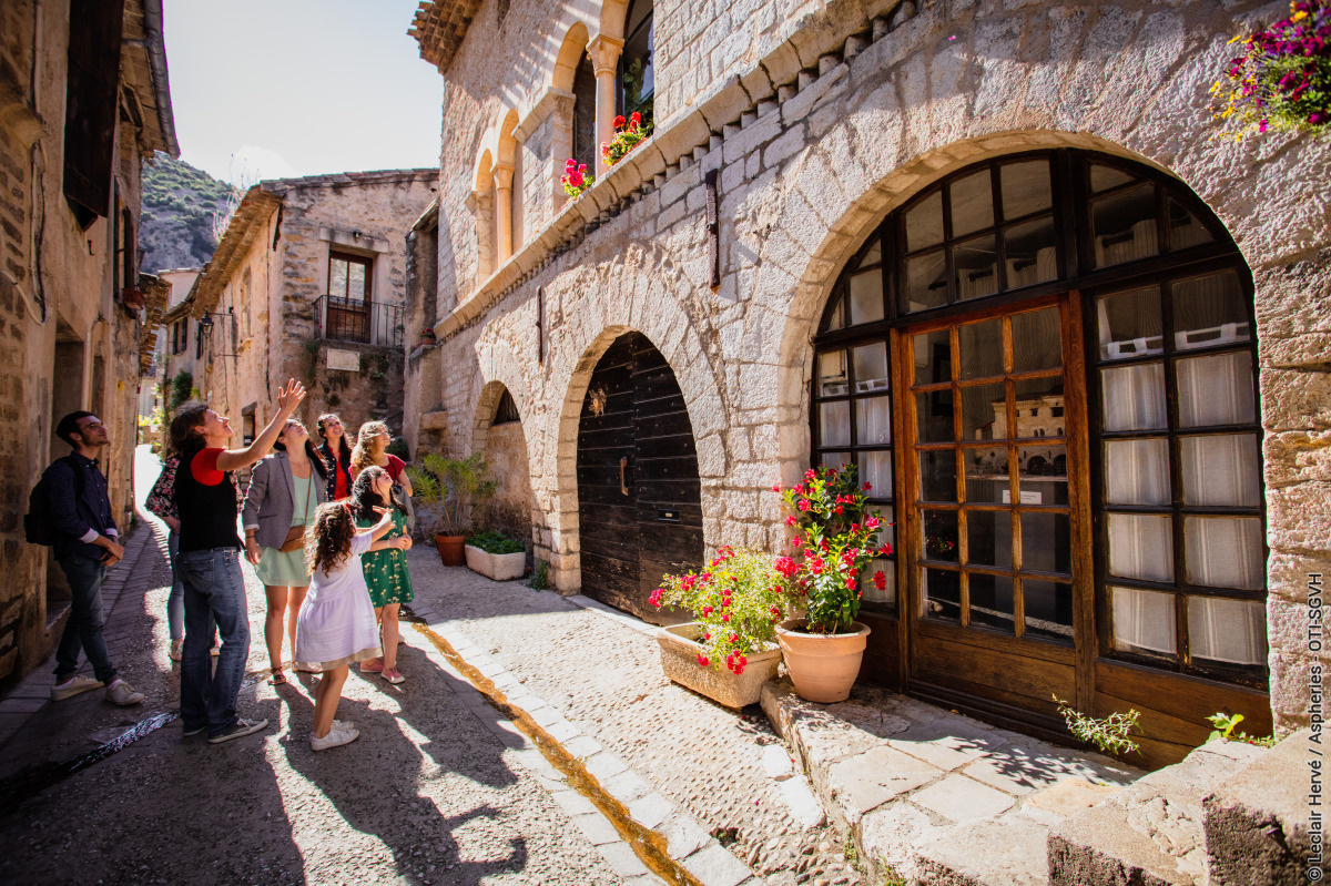 Visite guidée du village de Saint-Guilhem-le-Désert