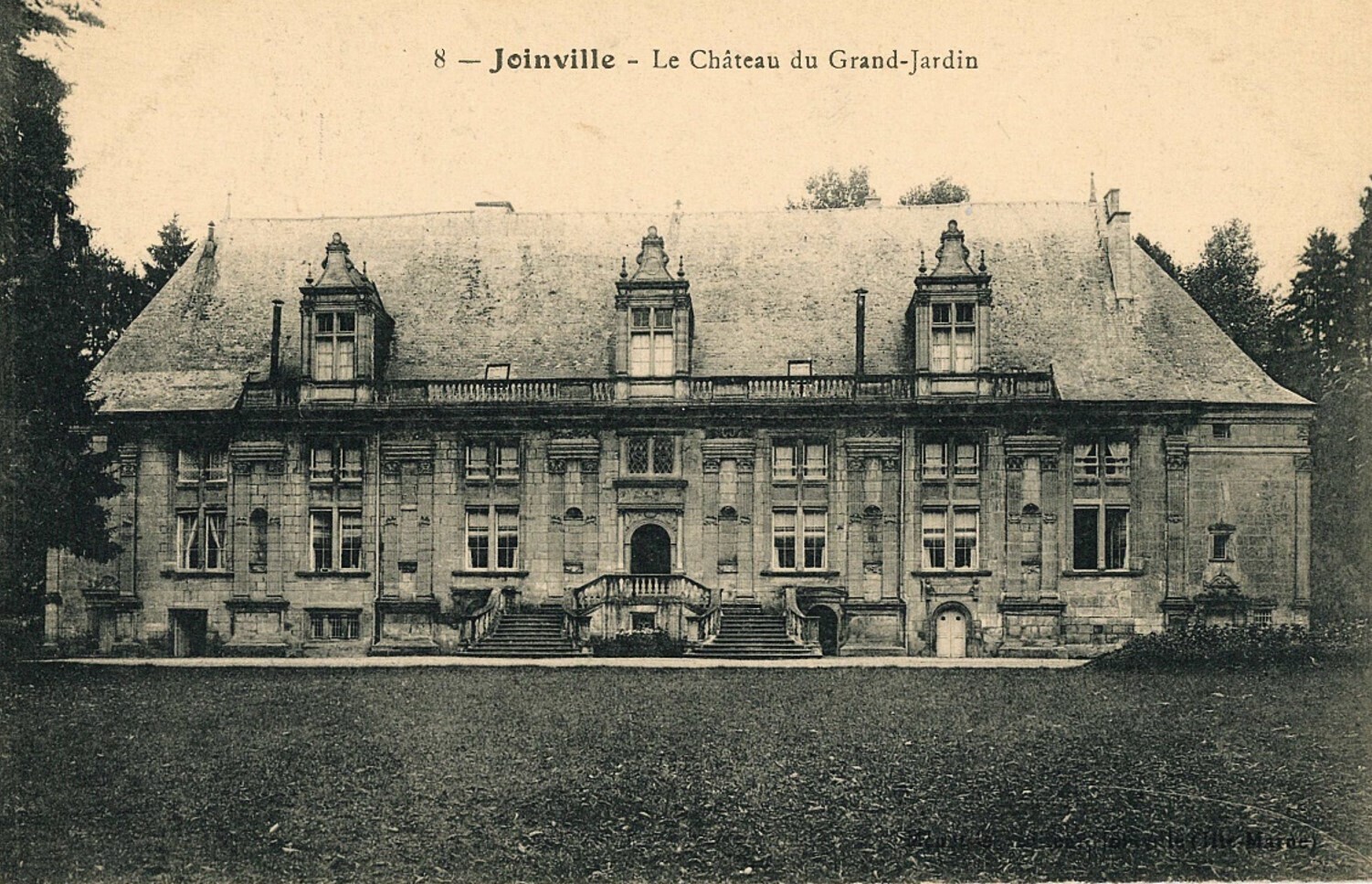 Le château du Grand Jardin en noir et blanc : une histoire à travers la photographie ancienne