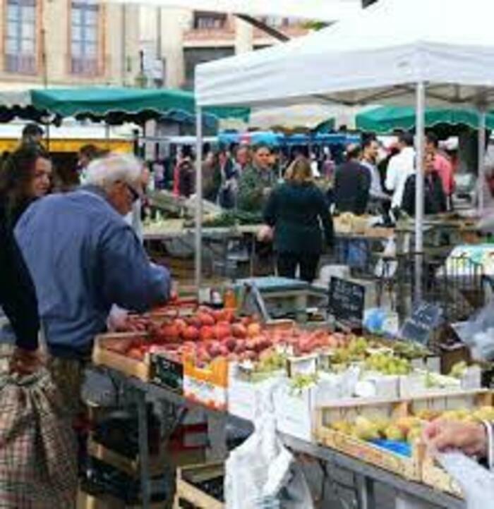 Marché avec producteurs locaux