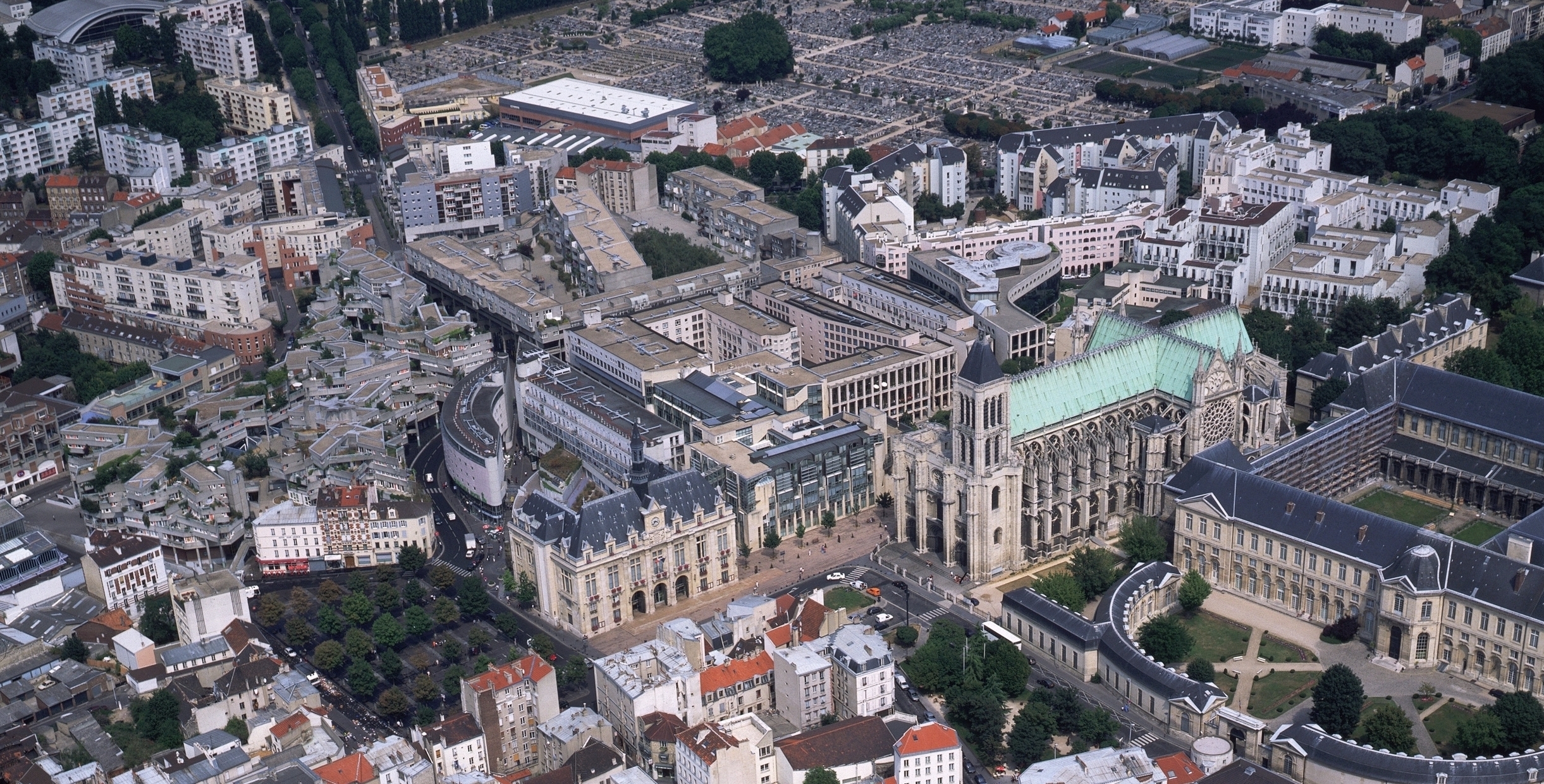 Balade urbaine : le logement populaire aux abords de la basilique de Saint-Denis