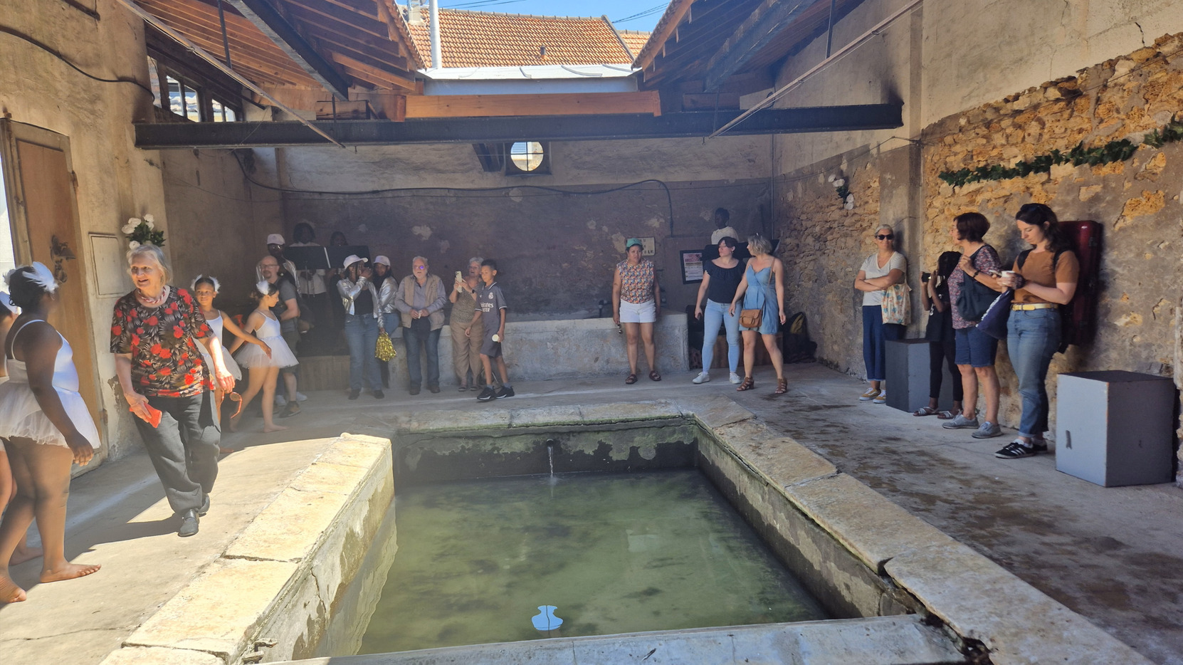 Lectures musicales autour de l'œuvre de Jean Cocteau dans le lavoir de sources de Grigny.
