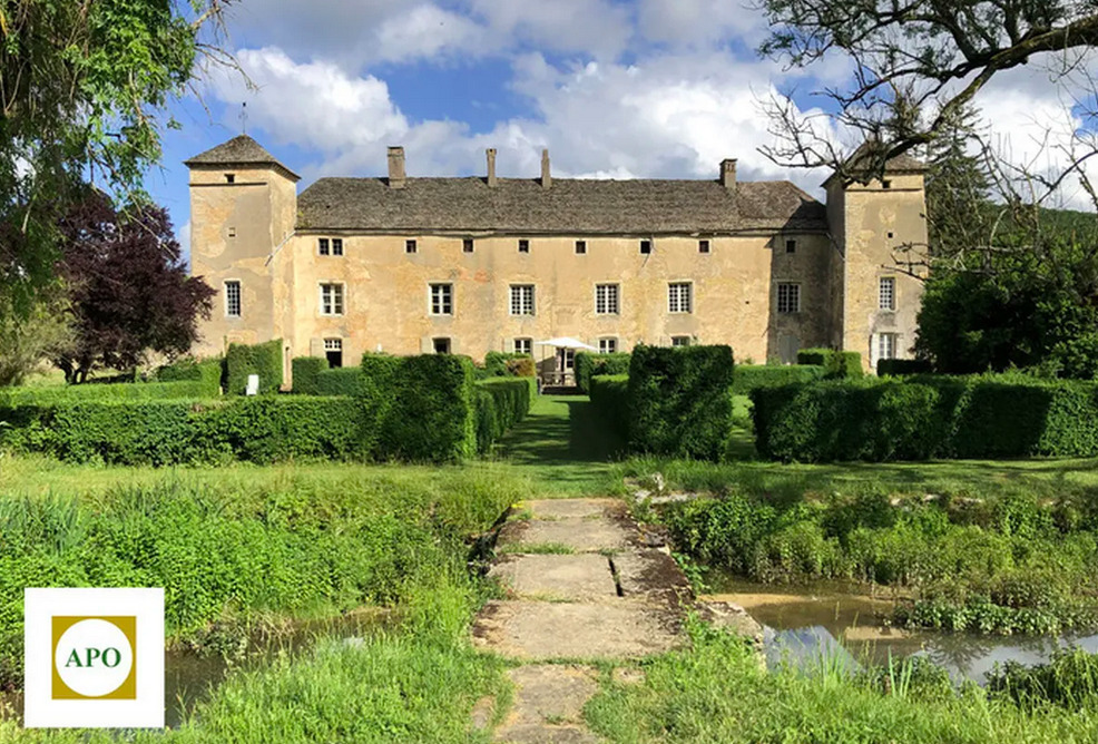 Visite guidée des extérieurs du château d'Ozenay