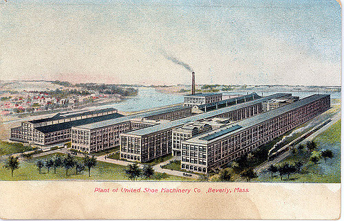 Présentation de l’histoire et de l’architecture de la Manufacture des Œillets, illustrée d’images d’archives