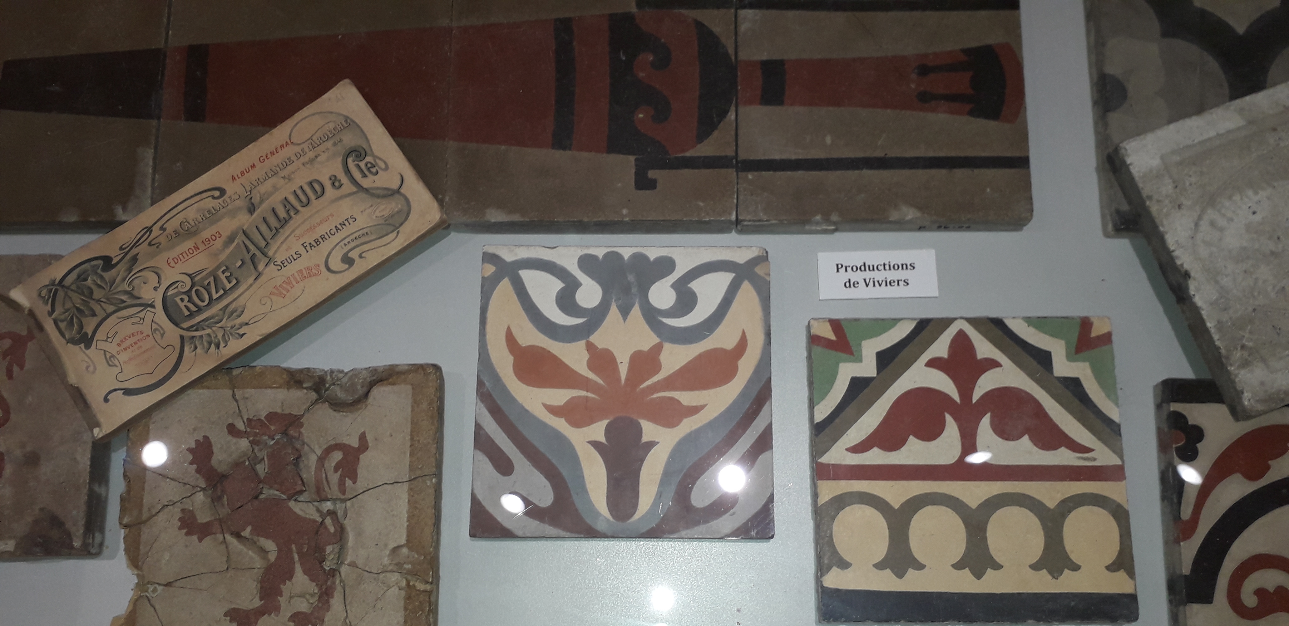 Exposition "Le carreau-mosaïque, une création vivaroise"