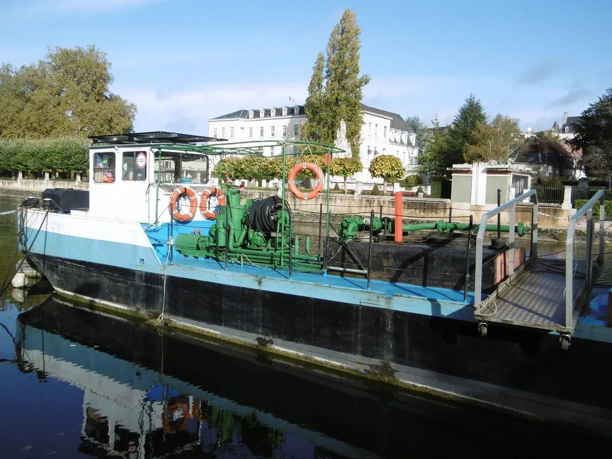 Visite découverte du bateau Le Cher de l'ARECABE (Association pour la réouverture du Canal de Berry)