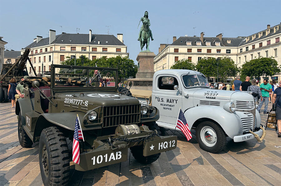 Libération d'Orléans : présentation de véhicules anciens