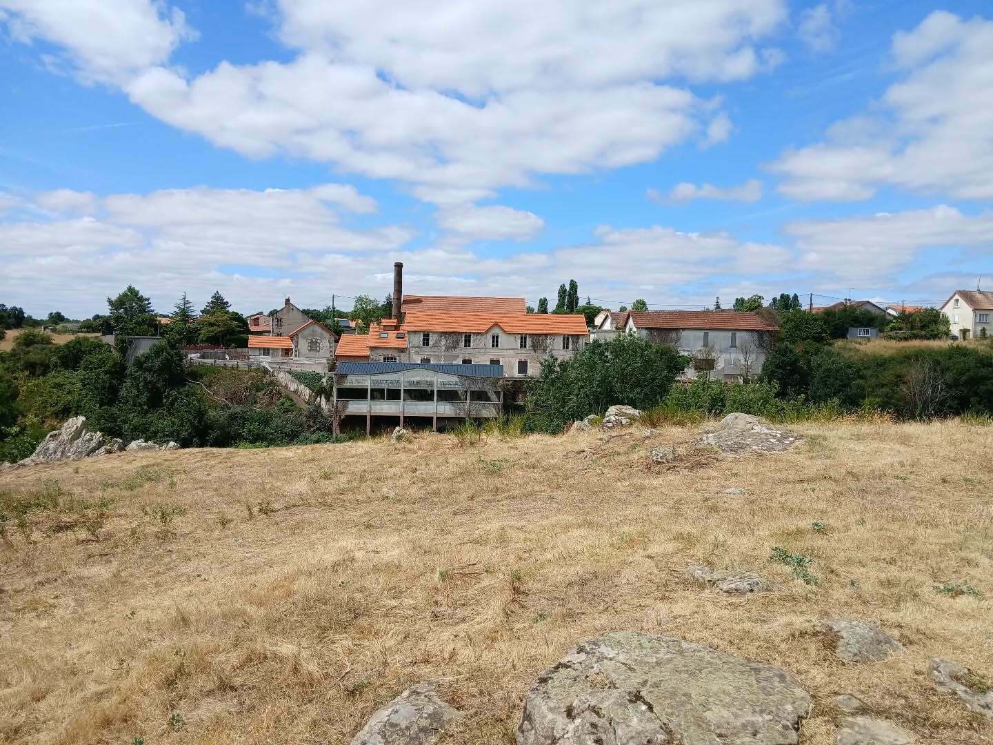 Découverte de l'ancienne coopérative laitière de Massais et sa réhabilitation en cours