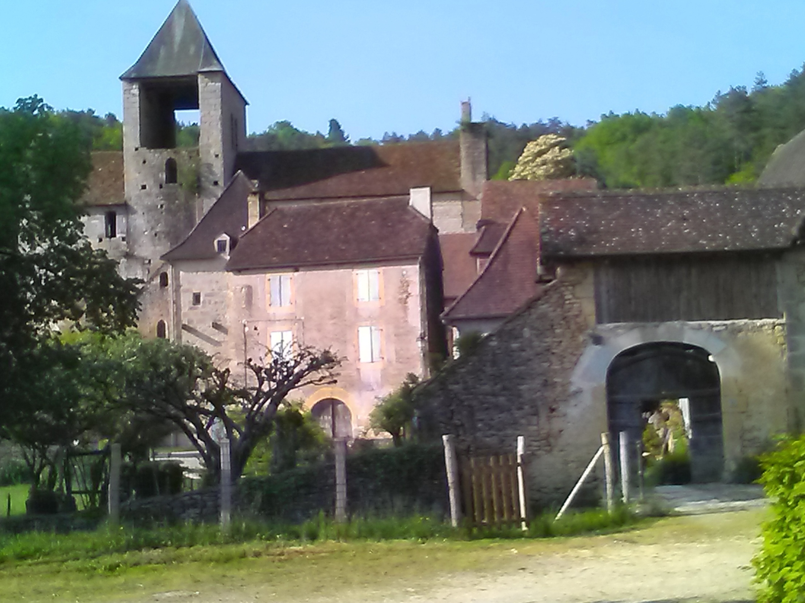 Découvrez le bourg d'Auriac-du-Périgord et son église
