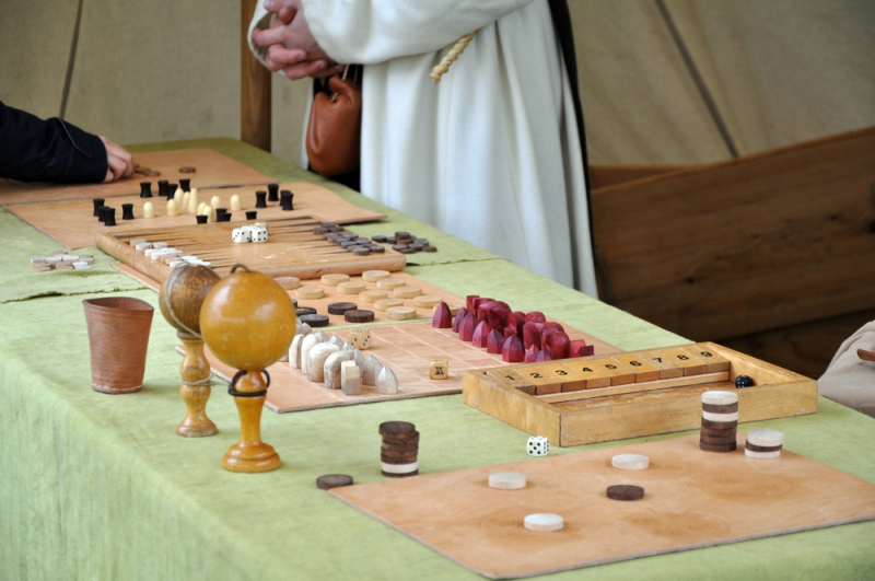 Jeux médiévaux sur table et jeux dit Viking de force et d’adresse par La Compagnie Excalibur