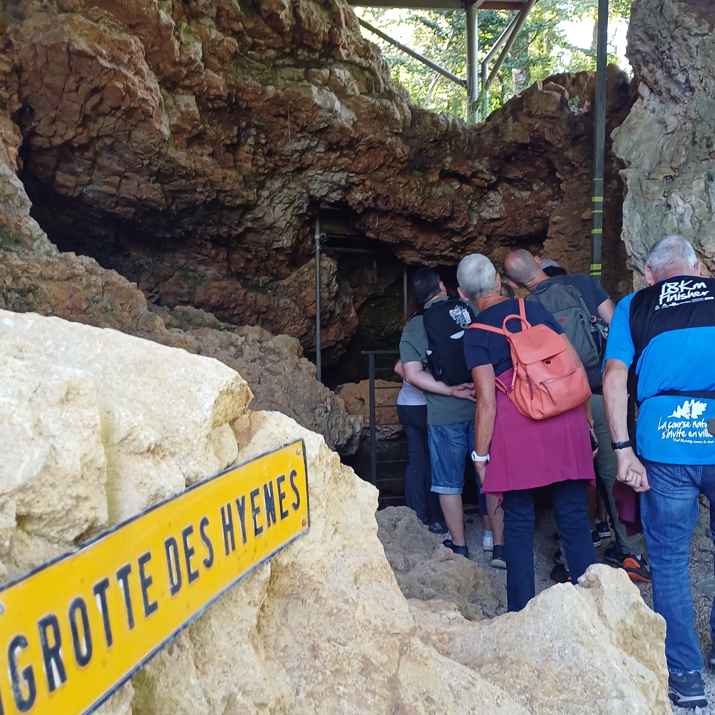 Visite commentée du site archéologique des grottes du Pape - accès rapide