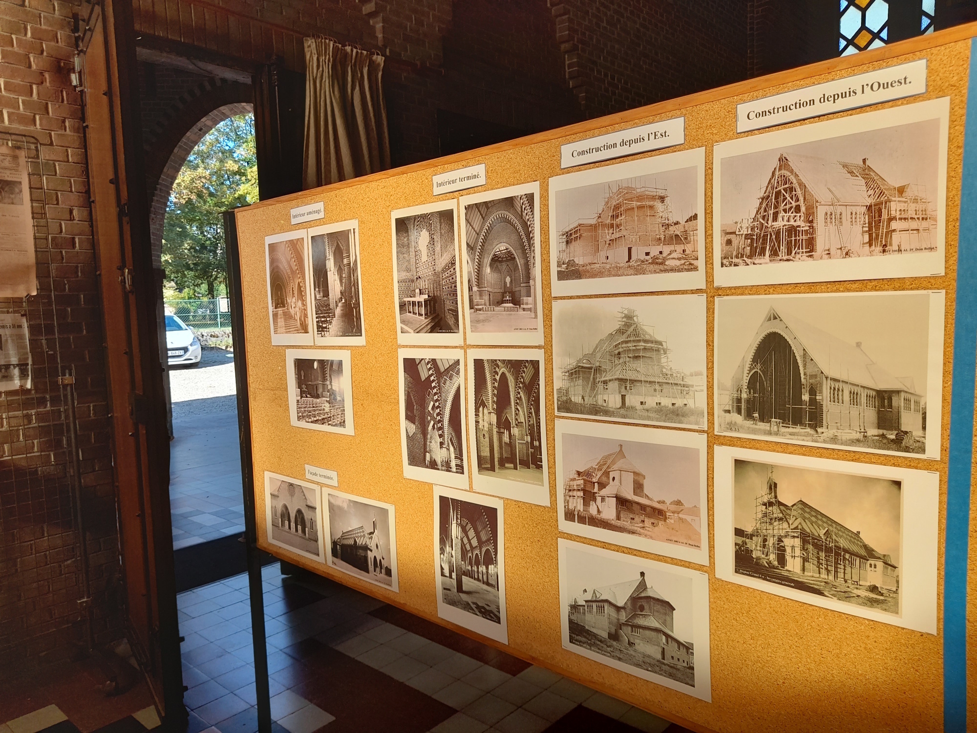 Visitez une église de style dombellotiste