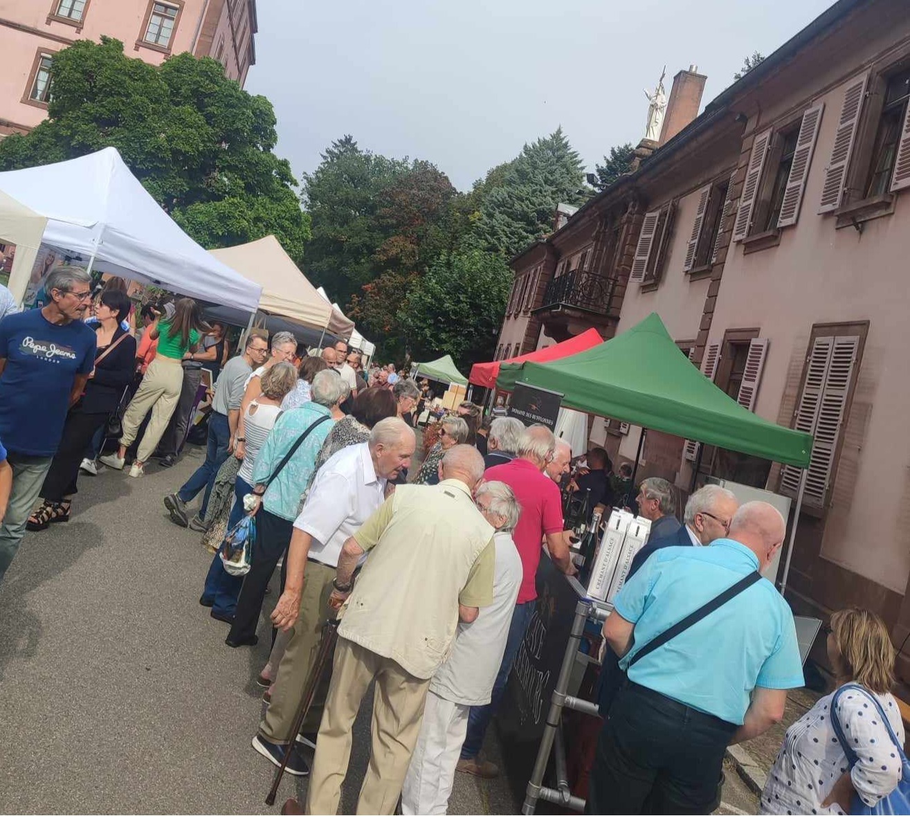Marché des artisans et producteurs locaux